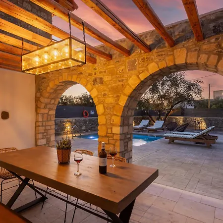 La Casa Di Pietre 1 Киотари